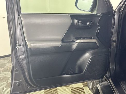 Used 2016 Toyota Tacoma SR5 image 10