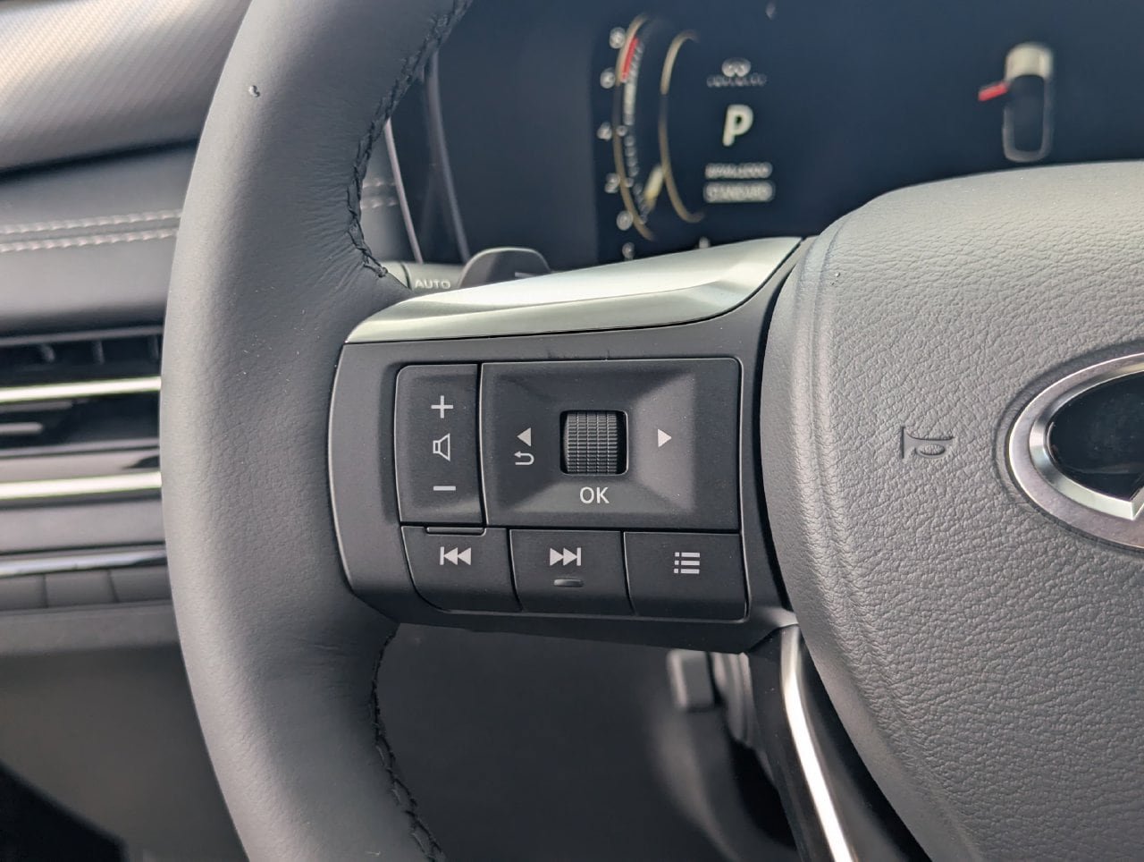 New 2027 INFINITI QX60 Luxe FWD image 16