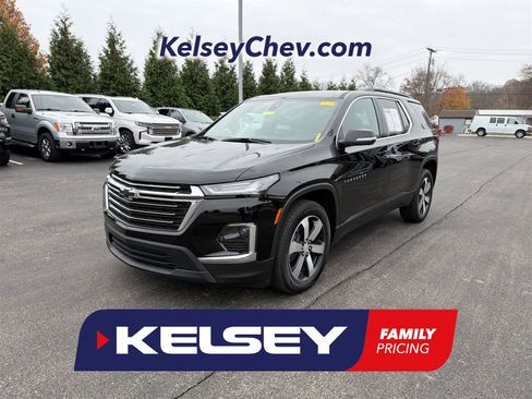Used 2023 Chevrolet Traverse LT w/ LT Premium Package image 1