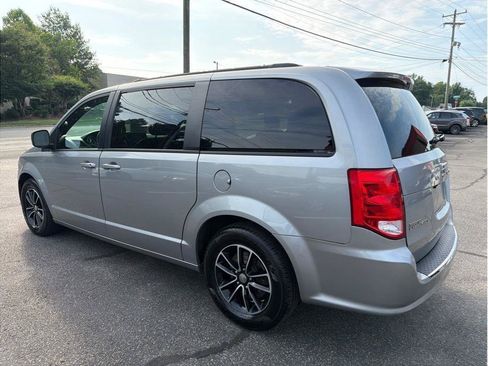 Used 2018 Dodge Grand Caravan GT FWD image 4
