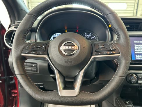 Used 2023 Nissan Kicks SR w/ SR Premium Package FWD image 9