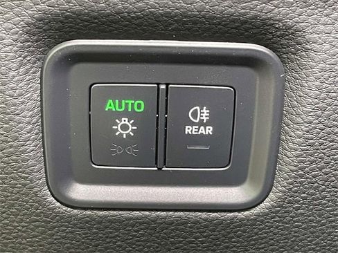 Used 2021 Porsche Macan image 38