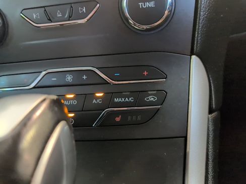 Used 2018 Ford Edge SEL w/ Equipment Group 201A AWD/4WD image 25