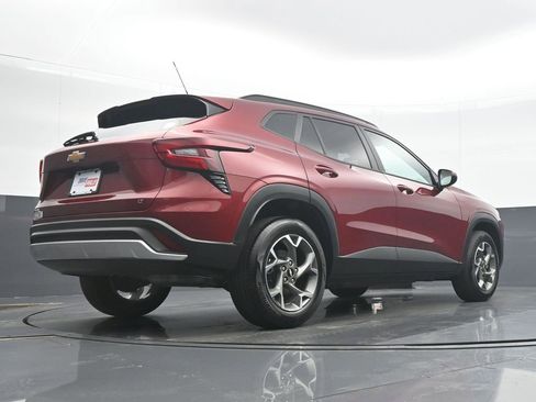 Used 2025 Chevrolet Trax LT w/ LT Convenience Package FWD image 31