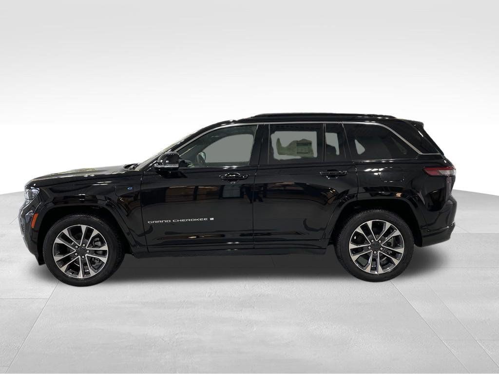 Used 2024 Jeep Grand Cherokee Overland w/ Advanced Protech Group III AWD/4WD image 10