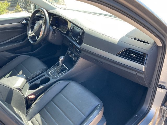 Used 2024 Volkswagen Jetta SE FWD image 11