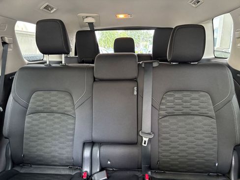 Used 2025 Nissan Pathfinder SV FWD image 40