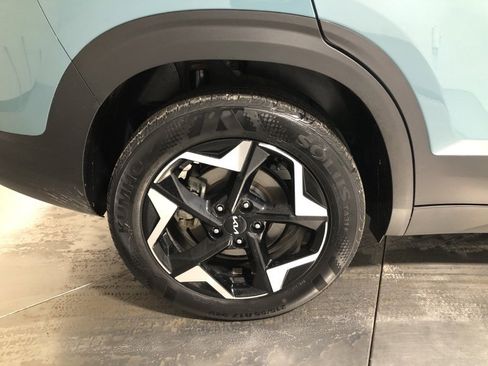 Used 2024 Kia Seltos EX image 9