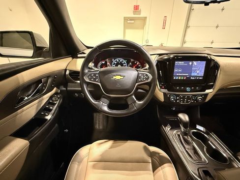 Used 2023 Chevrolet Traverse Premier FWD image 32