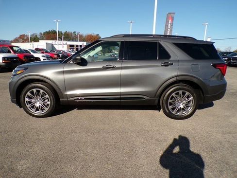 New 2026 Ford Explorer Active w/ Active Comfort Package image 2