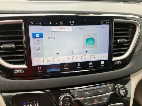 Certified 2023 Chrysler Pacifica Touring-L FWD image 17