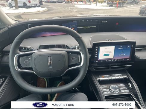 New 2026 Lincoln Nautilus Premier image 17