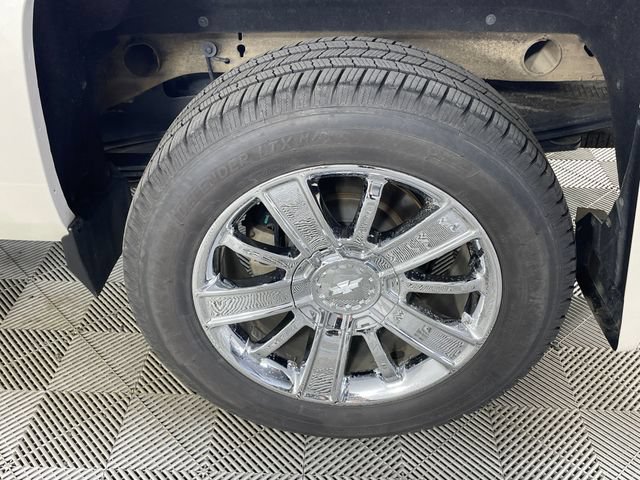 Used 2015 Chevrolet Silverado 1500 High Country w/ High Country Premium Package AWD/4WD image 18