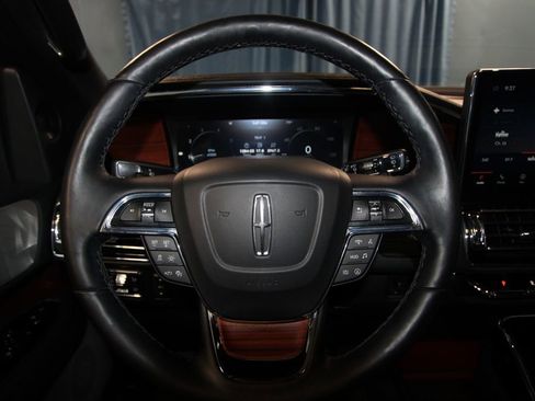 Used 2024 Lincoln Navigator Reserve AWD/4WD image 12
