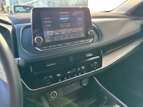 Used 2021 Nissan Rogue SV image 26