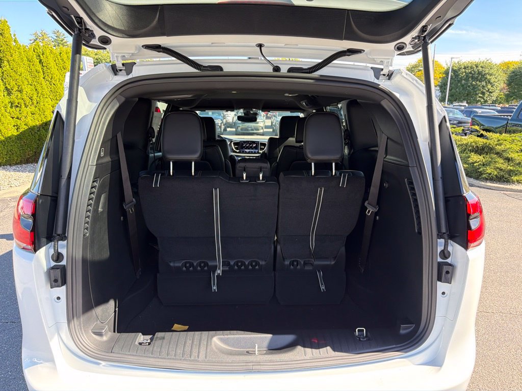 New 2027 Chrysler Pacifica Select FWD image 20