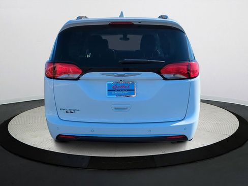 Used 2020 Chrysler Pacifica Touring-L image 5