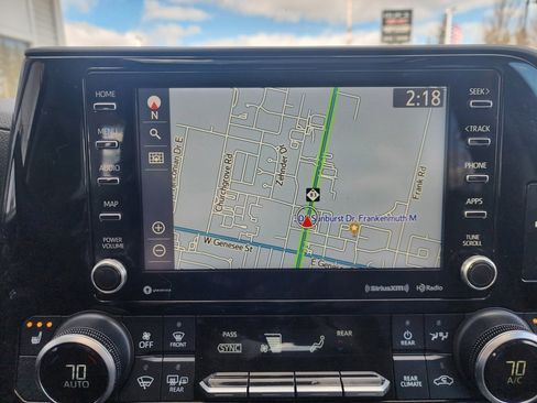 Used 2020 Toyota Highlander XLE image 42