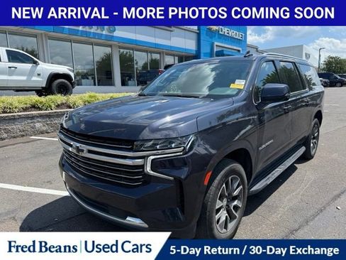 Used 2023 Chevrolet Suburban LT w/ LT Signature Plus Package AWD/4WD image 3