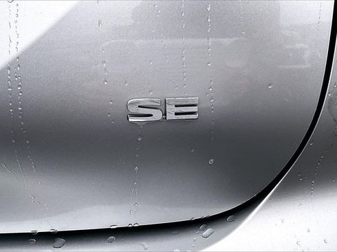 Used 2023 Mitsubishi Outlander SE image 8