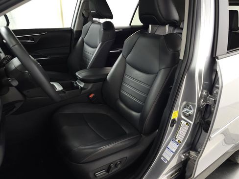 Used 2023 Toyota RAV4 XLE Premium image 15