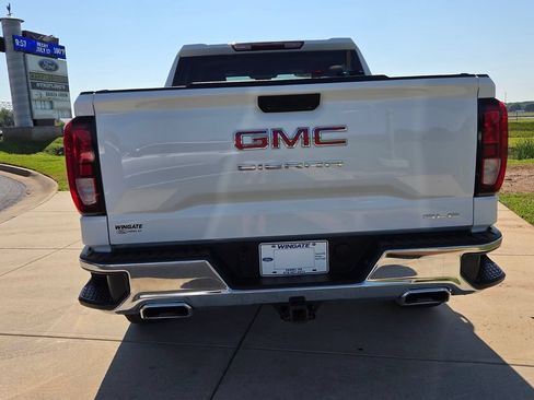 Used 2024 GMC Sierra 1500 SLE w/ X31 Off-Road Package AWD/4WD image 9