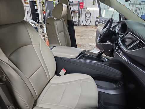 Used 2020 Buick Enclave Essence w/ Sound and Sites Package image 10