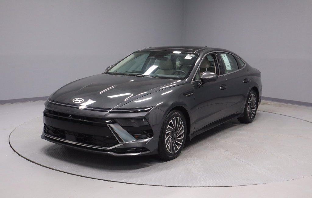 Used 2025 Hyundai Sonata Limited FWD image 4