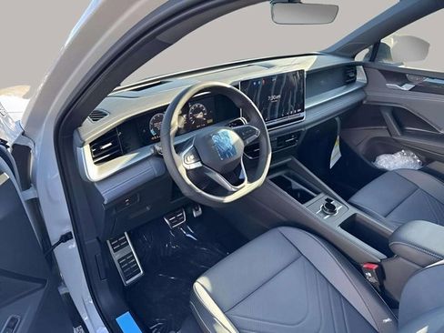 New 2026 Volkswagen Tiguan SE R-Line image 4