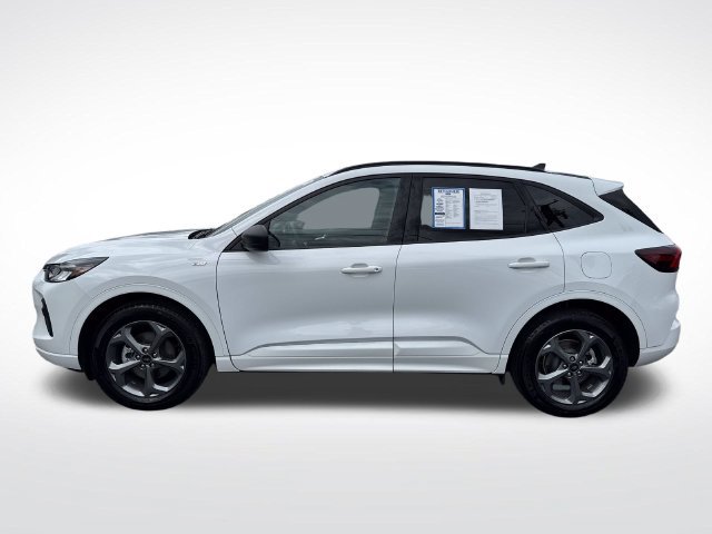 Used 2023 Ford Escape ST-Line w/ Tech Pack #1 AWD/4WD image 2