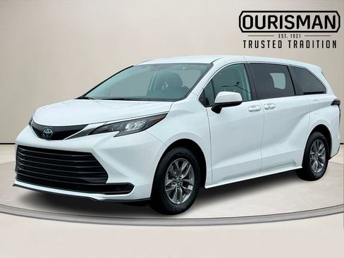 Used 2024 Toyota Sienna LE image 2