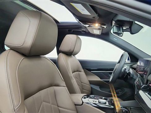 Used 2024 BMW 530i xDrive 530i xDrive w/ Premium Package image 22