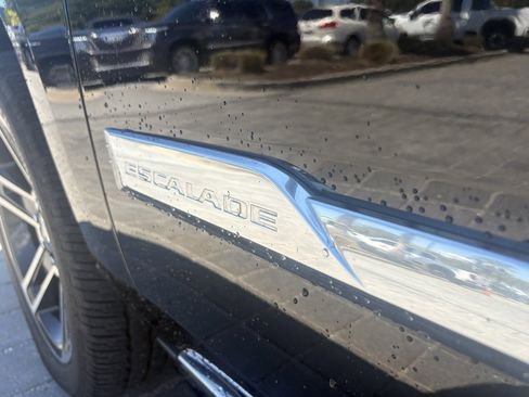 Used 2015 Cadillac Escalade Premium image 10