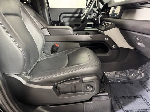 Used 2024 Land Rover Defender 90 S image 31