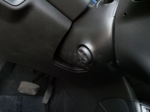 Used 2023 GMC Acadia SLT w/ Preferred Package image 28