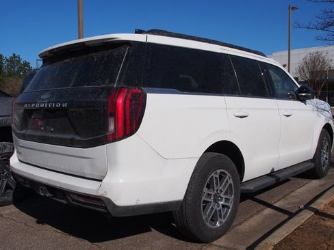 Certified 2025 Ford Expedition Active image 4