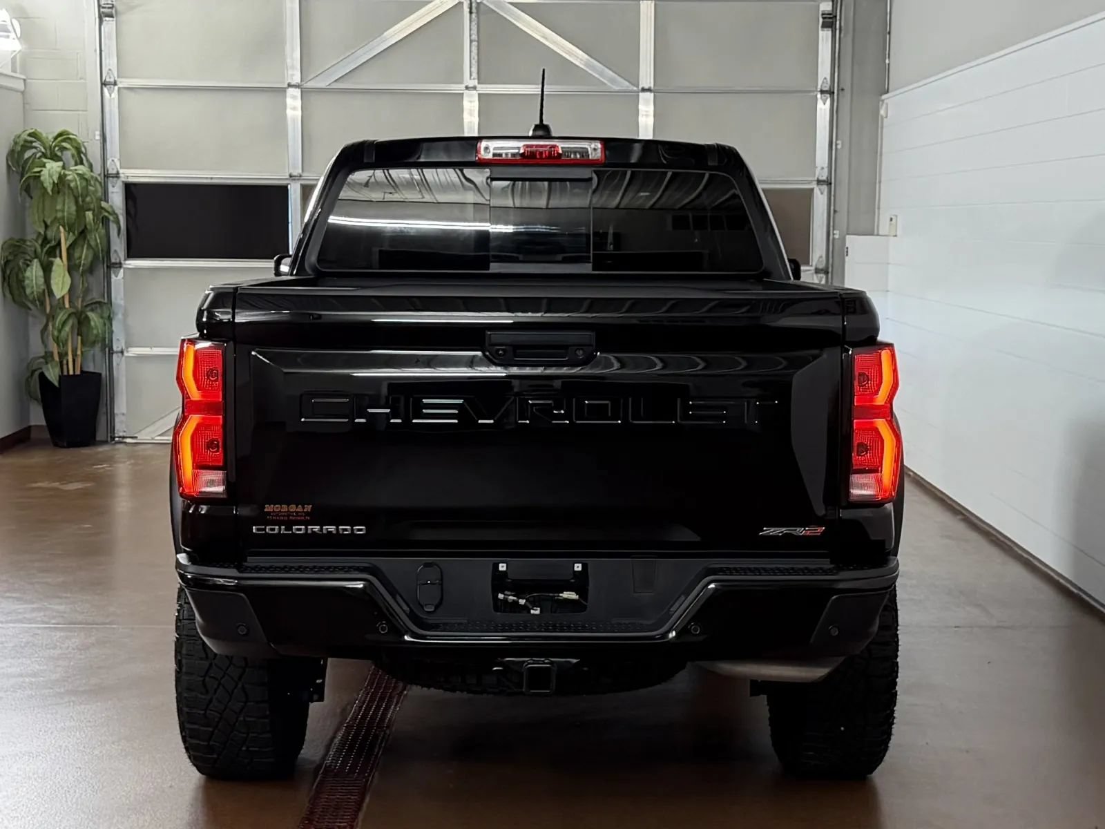 Used 2025 Chevrolet Colorado ZR2 w/ Technology Package AWD/4WD image 4