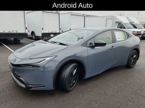 Used 2024 Toyota Prius LE image 3