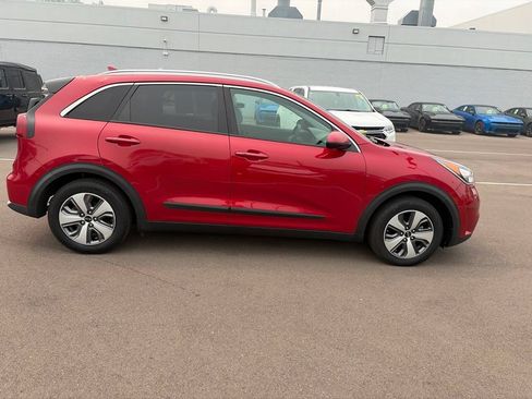 Used 2019 Kia Niro LX FWD image 4