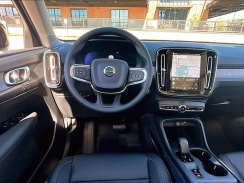 Used 2026 Volvo XC40 B4 Core FWD image 23
