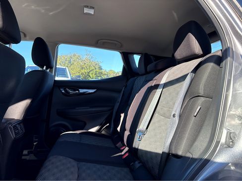 Used 2022 Nissan Rogue Sport SV image 17