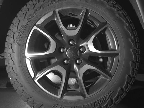 Used 2025 Jeep Compass Trailhawk AWD/4WD image 15