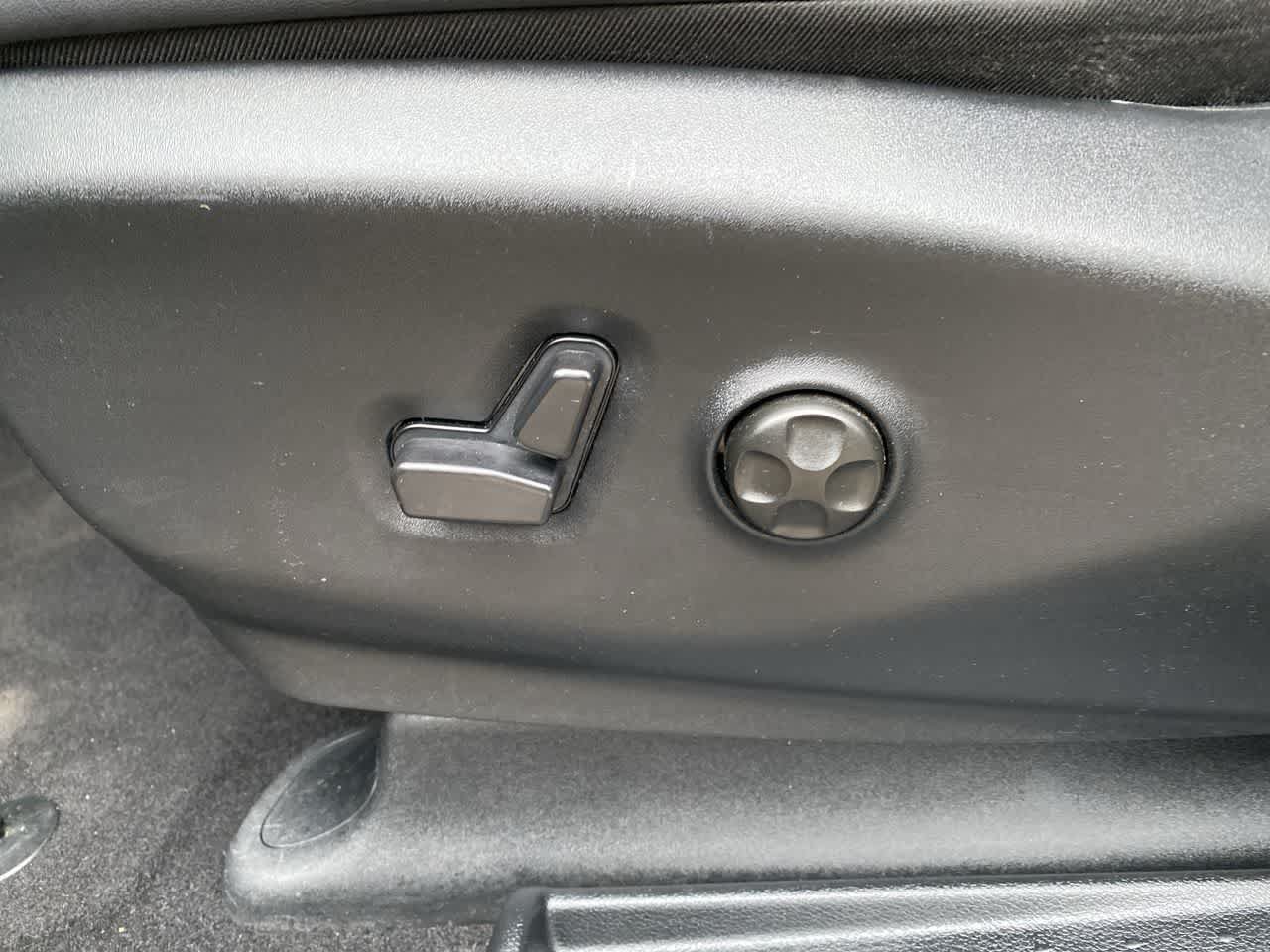 Used 2025 Chrysler Pacifica Select FWD image 14
