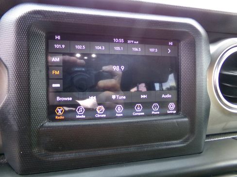 Used 2020 Jeep Wrangler Unlimited Sahara image 17