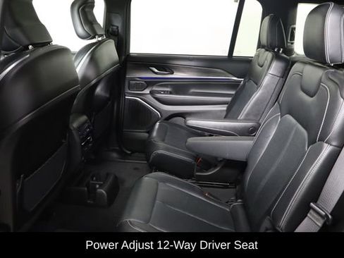 Used 2023 Jeep Grand Cherokee L Overland w/ Luxury Tech Group IV AWD/4WD image 17