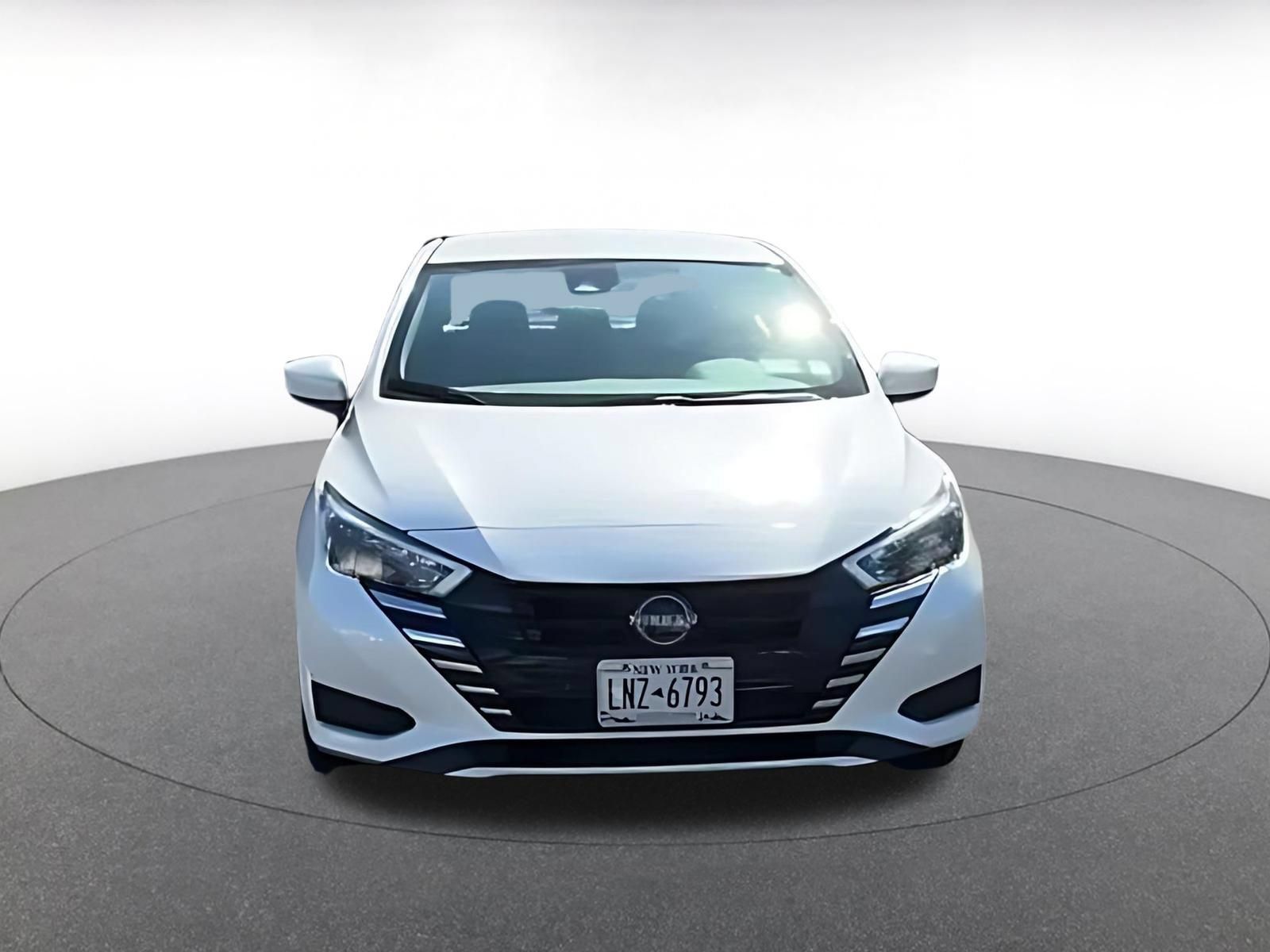 Used 2025 Nissan Versa SV FWD image 3