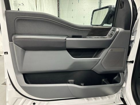 Used 2025 Ford F150 Lariat w/ Equipment Group 501A Mid image 8