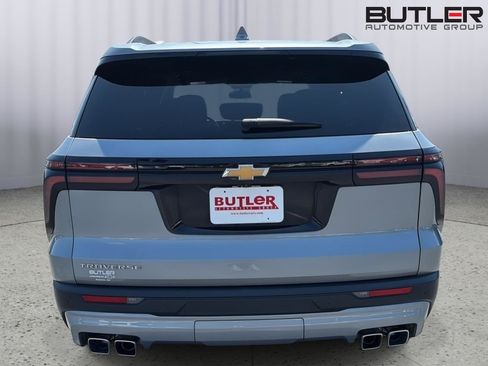 Used 2025 Chevrolet Traverse LT FWD image 5