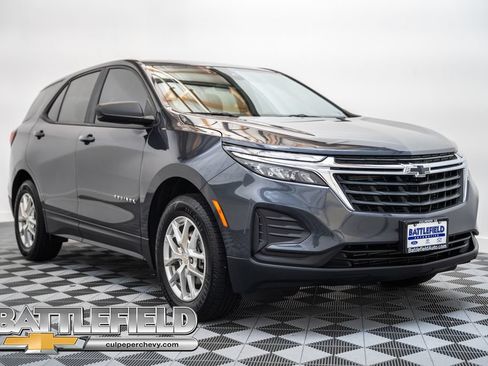Used 2022 Chevrolet Equinox LS w/ LS Convenience Package AWD/4WD image 1