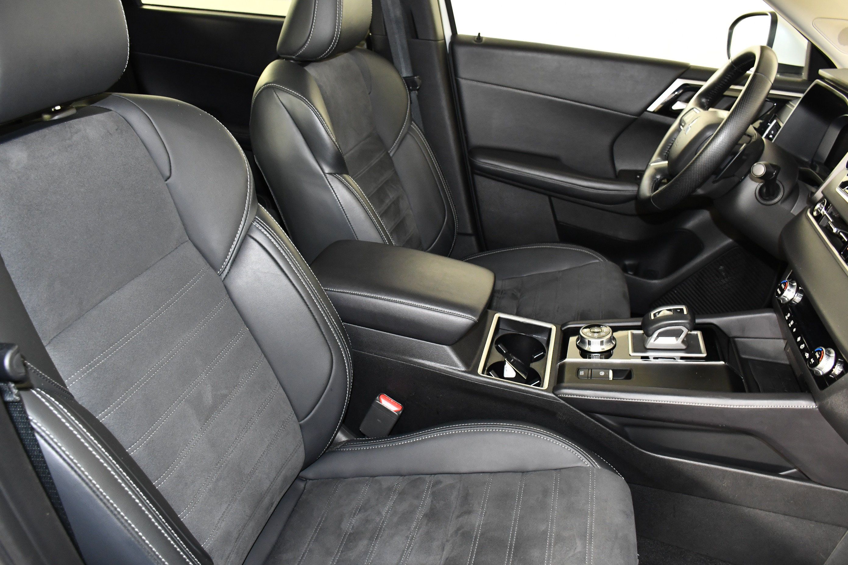 Used 2024 Mitsubishi Outlander SE AWD/4WD image 41